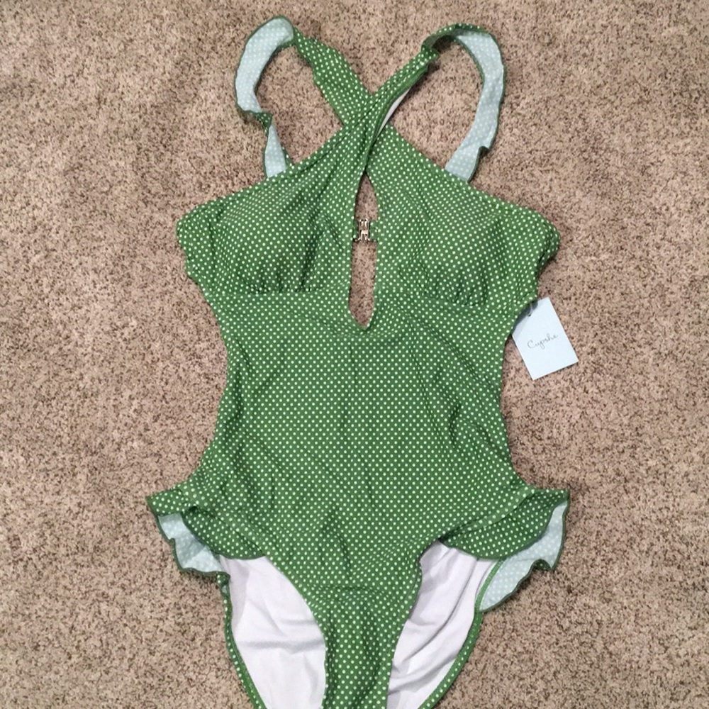 Pin-up inspired brand new Cupshe swimsuit!!